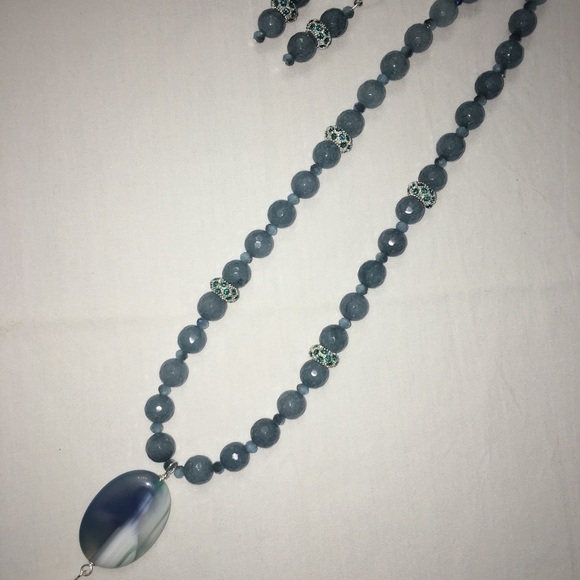 Blue agate gemstone and earring set - Picture 3 of 6